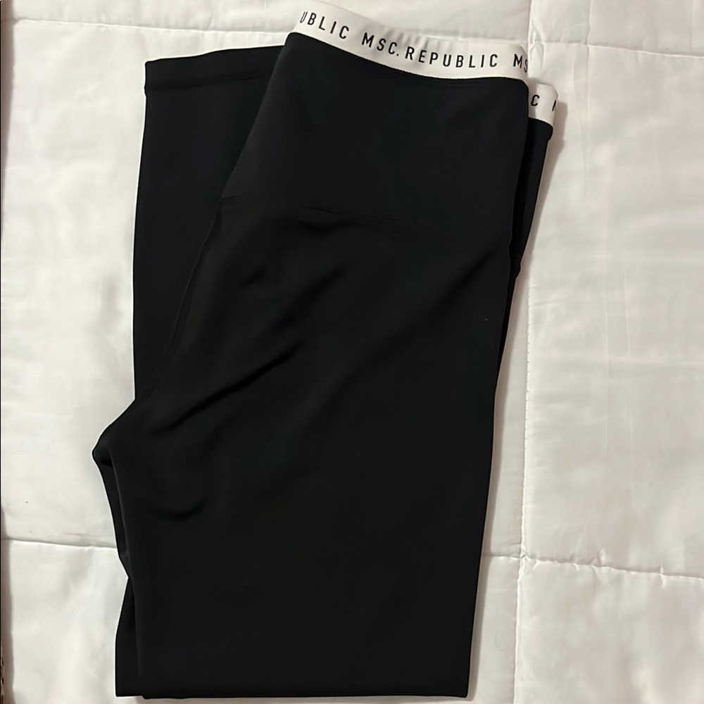 Black leggings,. Like new never worn fit like a small/medium